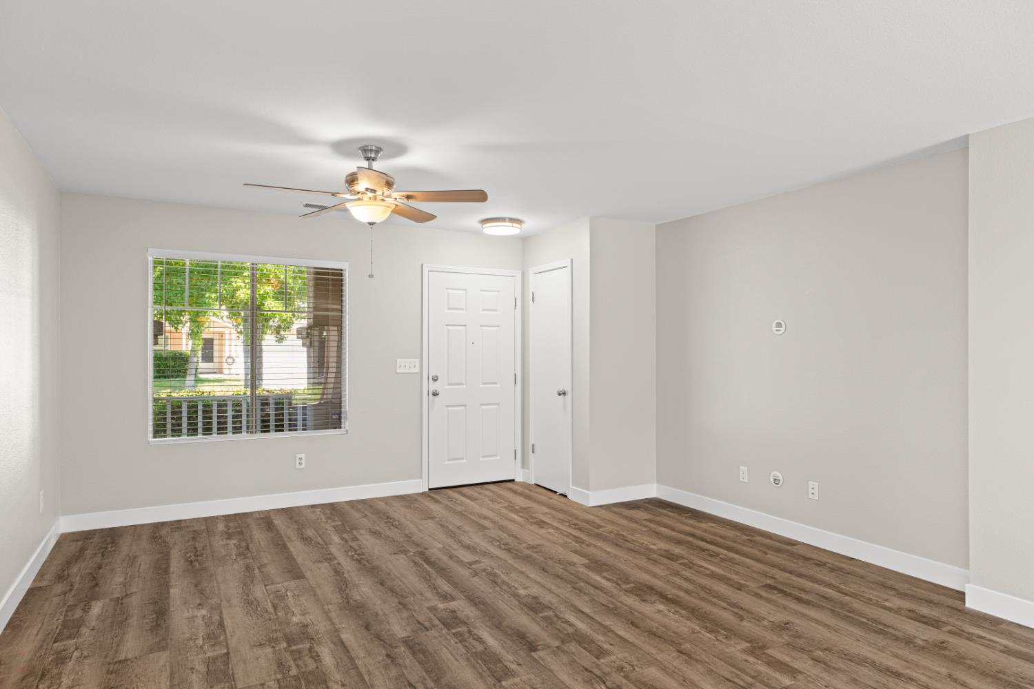 Detail Gallery Image 8 of 31 For 1566 Parkside Ct, Tracy,  CA 95376 - 3 Beds | 2 Baths