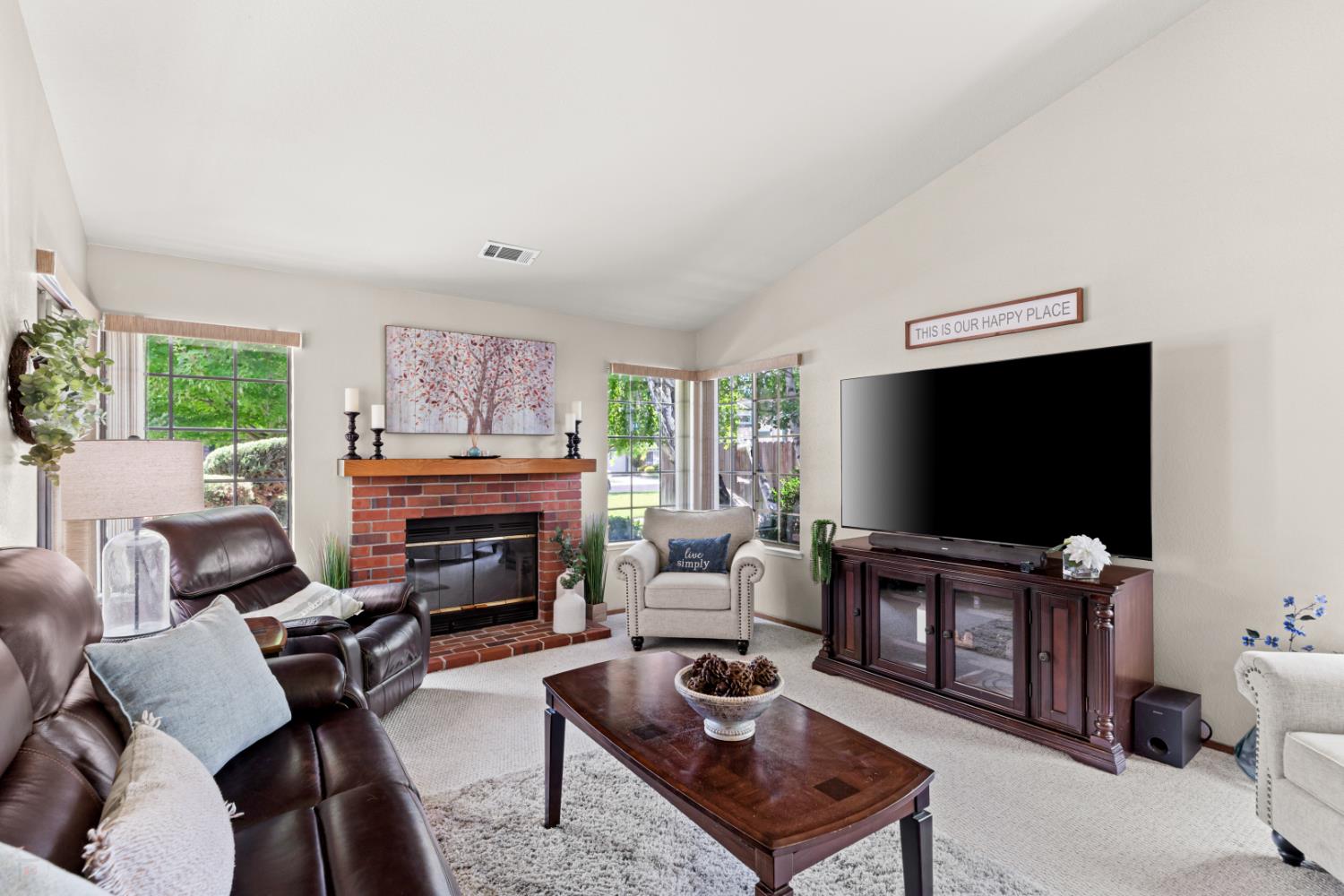 Detail Gallery Image 5 of 39 For 1551 Arnell Pl, Manteca,  CA 95337 - 3 Beds | 2/1 Baths