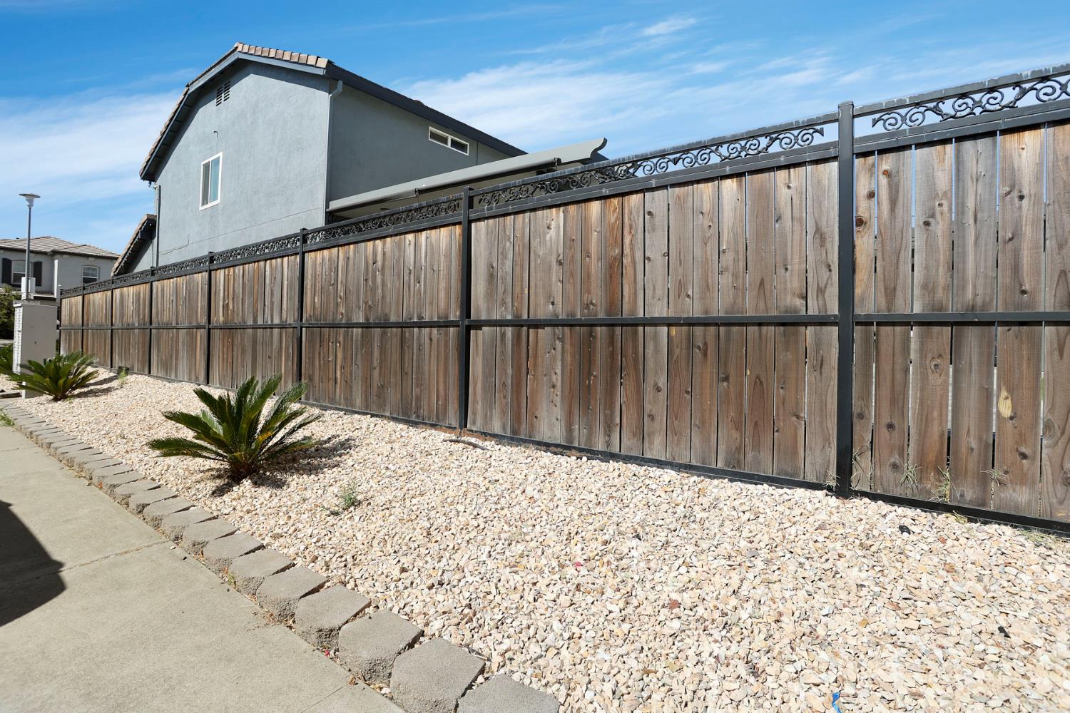 Detail Gallery Image 39 of 41 For 8841 Billfish Way, Sacramento,  CA 95828 - 5 Beds | 2/1 Baths
