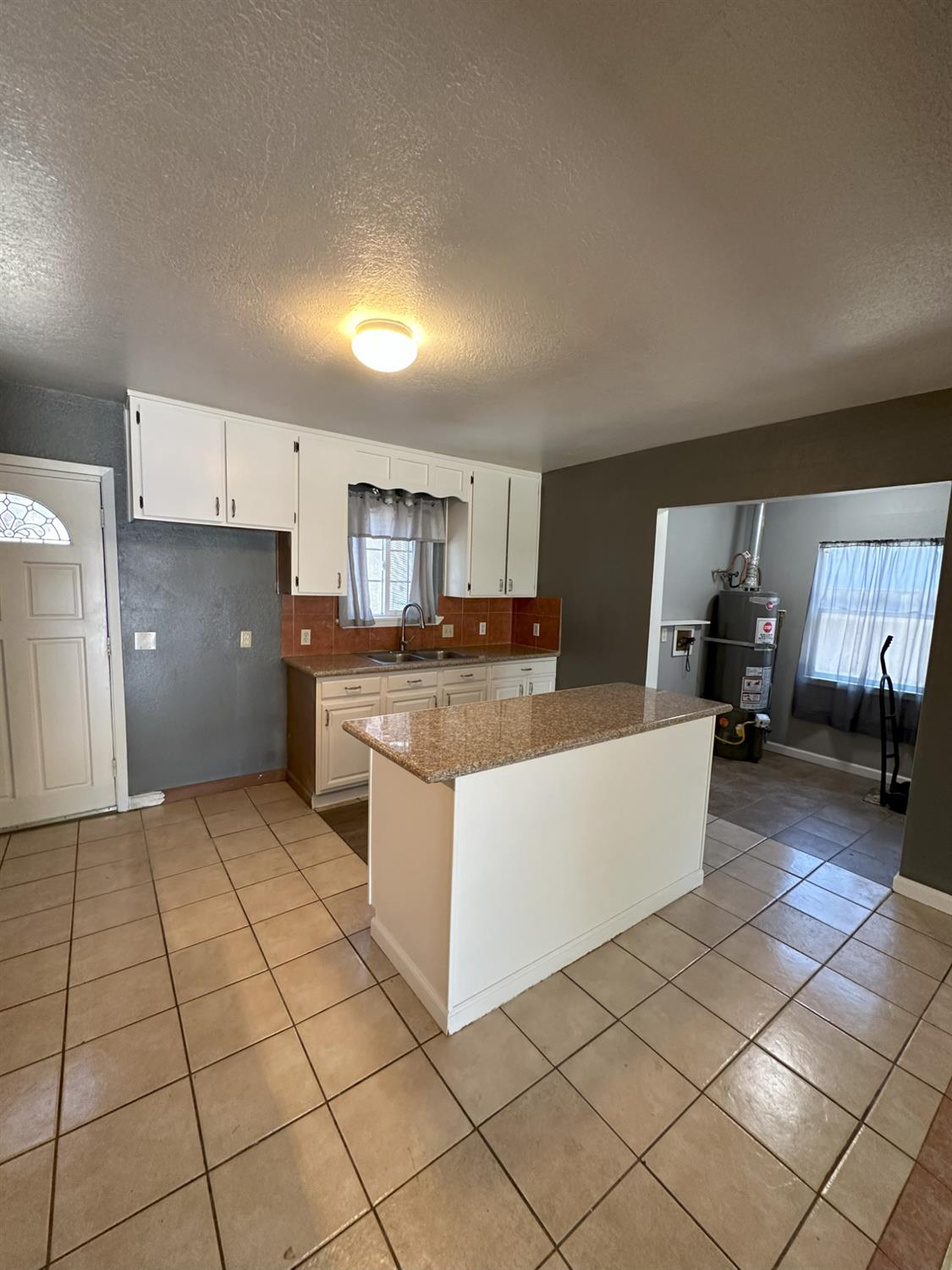 Detail Gallery Image 8 of 20 For 405 Colorado Ave, Modesto,  CA 95351 - 3 Beds | 2 Baths