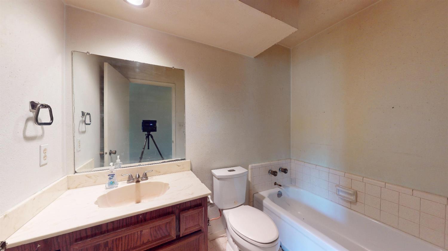 Detail Gallery Image 13 of 22 For 2716 Palomino Ln, Modesto,  CA 95355 - 3 Beds | 2/1 Baths