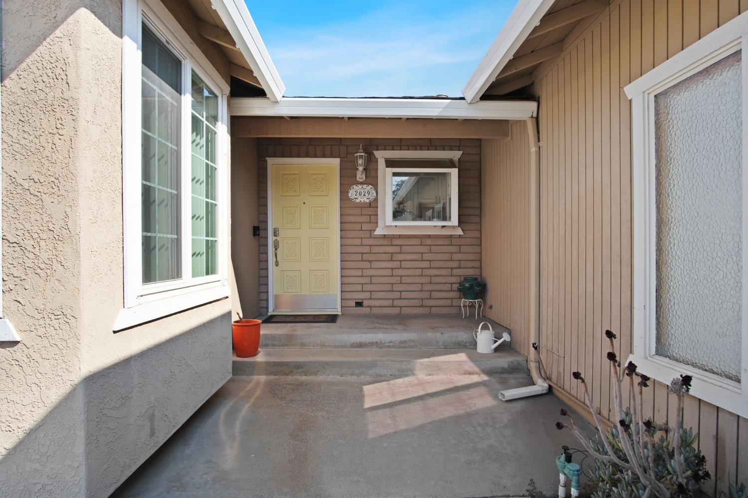 Detail Gallery Image 4 of 17 For 2029 Woodacre Dr, Modesto,  CA 95355 - 3 Beds | 2 Baths