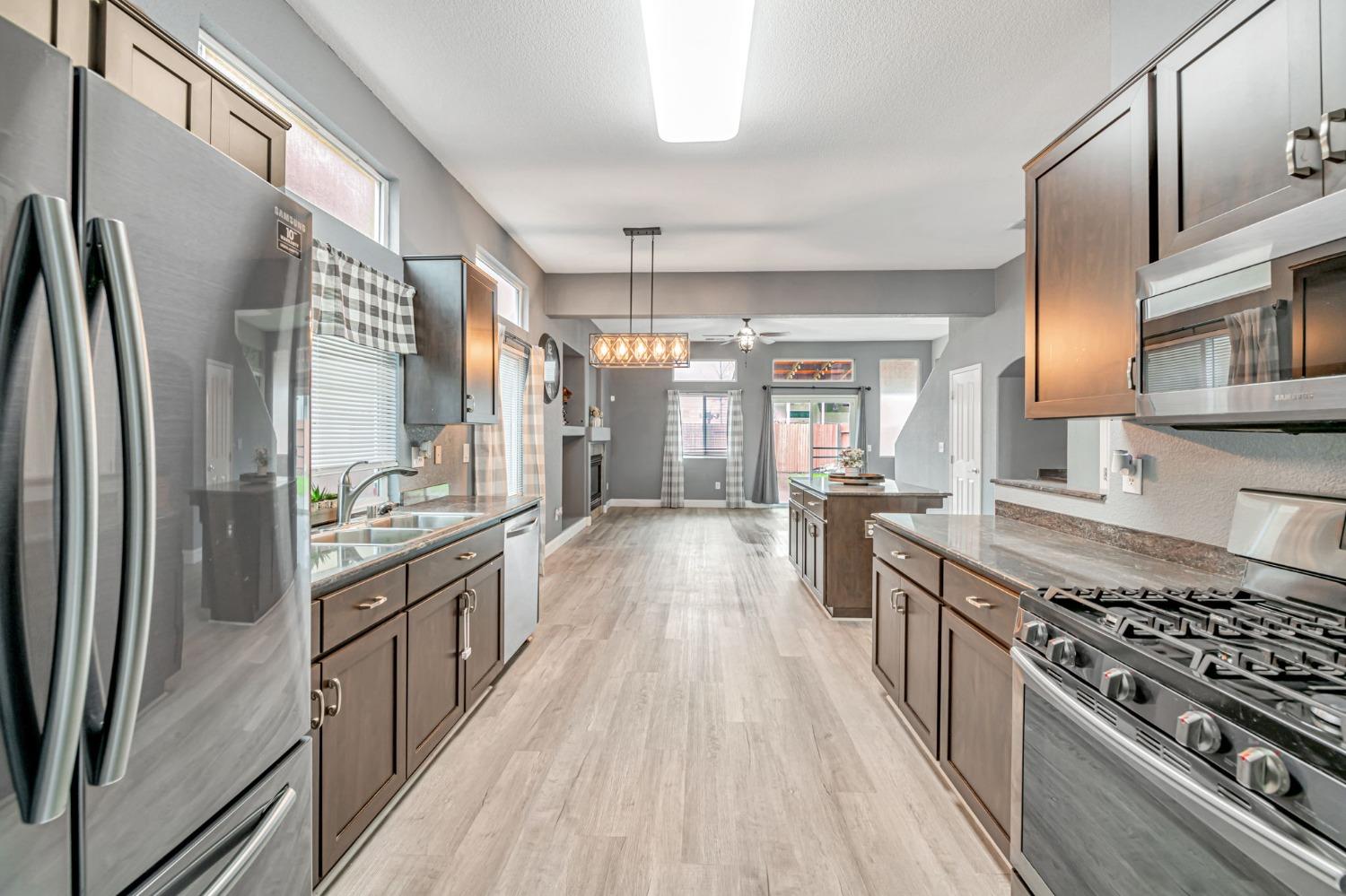 Detail Gallery Image 1 of 46 For 9065 Robbins Rd, Sacramento,  CA 95829 - 4 Beds | 2/1 Baths