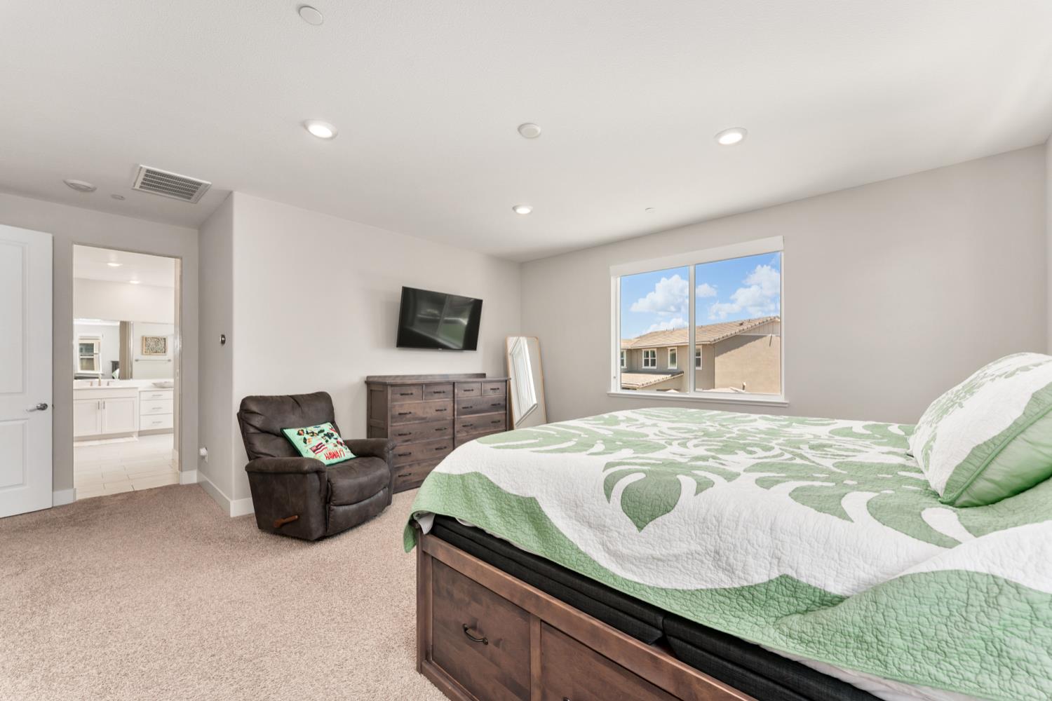 Detail Gallery Image 49 of 83 For 2073 Challenger Way, Roseville,  CA 95747 - 4 Beds | 3/1 Baths