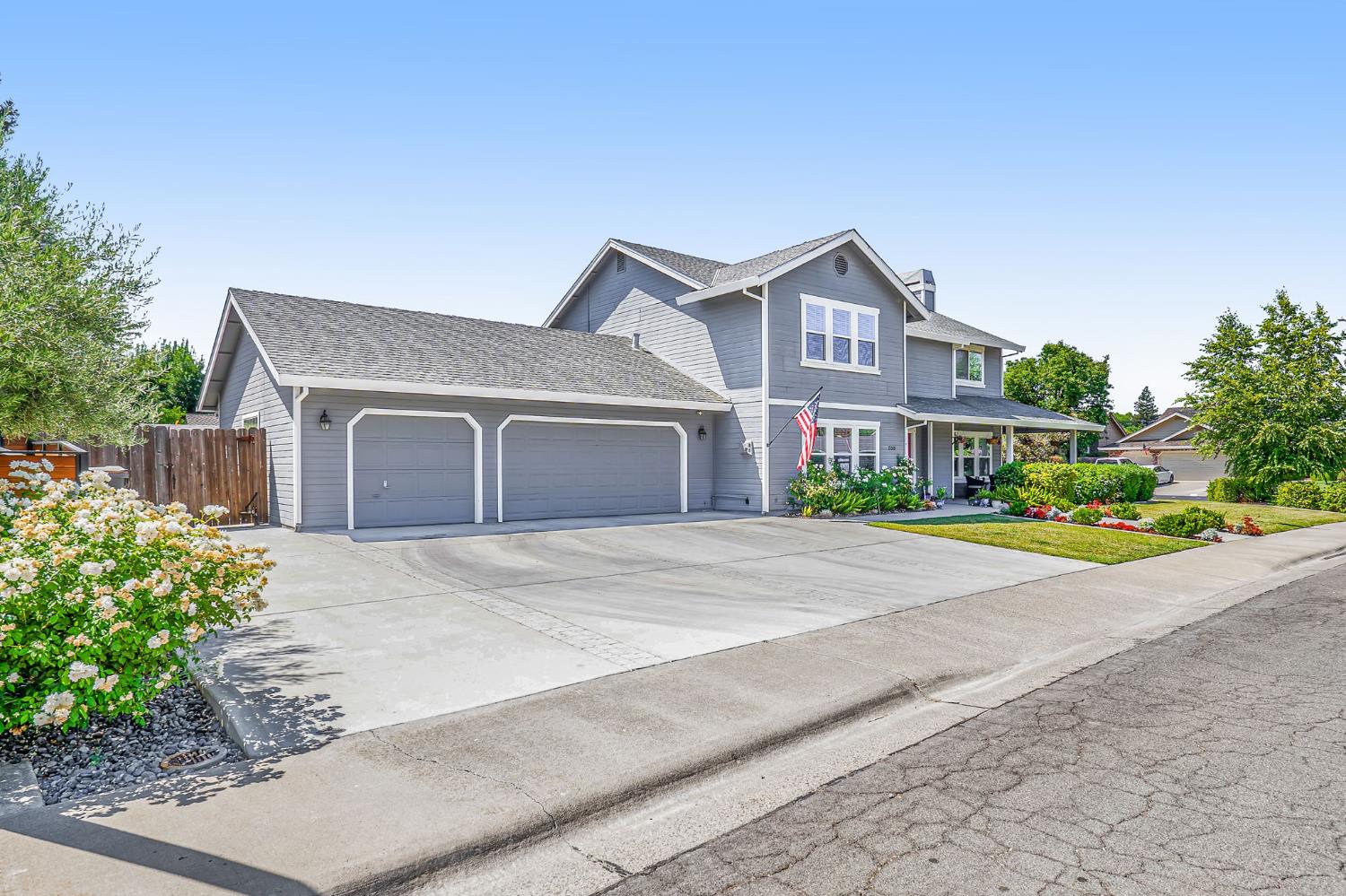 Detail Gallery Image 3 of 31 For 700 Fairview Dr, Woodland,  CA 95695 - 4 Beds | 2/1 Baths
