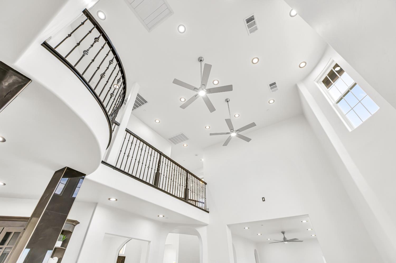 Detail Gallery Image 27 of 98 For 14537 Mira Vista Ln, Lockeford,  CA 95237 - 7 Beds | 4/1 Baths