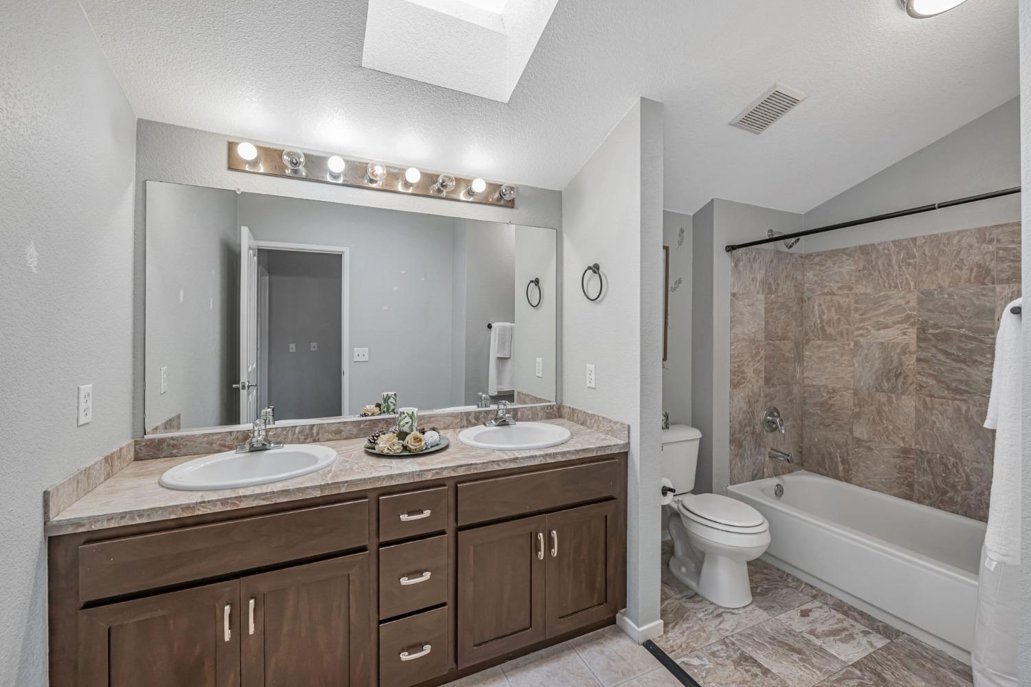 Detail Gallery Image 34 of 46 For 9065 Robbins Rd, Sacramento,  CA 95829 - 4 Beds | 2/1 Baths