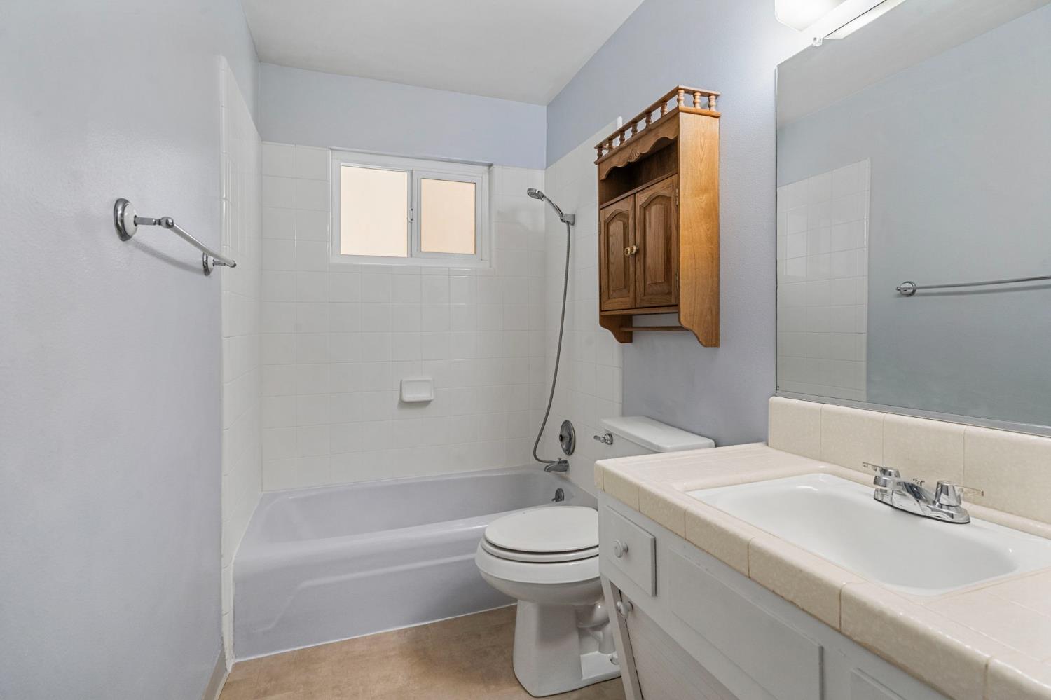 Detail Gallery Image 27 of 40 For 2040 Edgebrook Dr, Modesto,  CA 95354 - 3 Beds | 2 Baths
