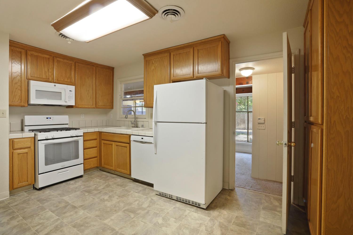 Detail Gallery Image 15 of 60 For 503 E Essex St, Stockton,  CA 95204 - 4 Beds | 2 Baths