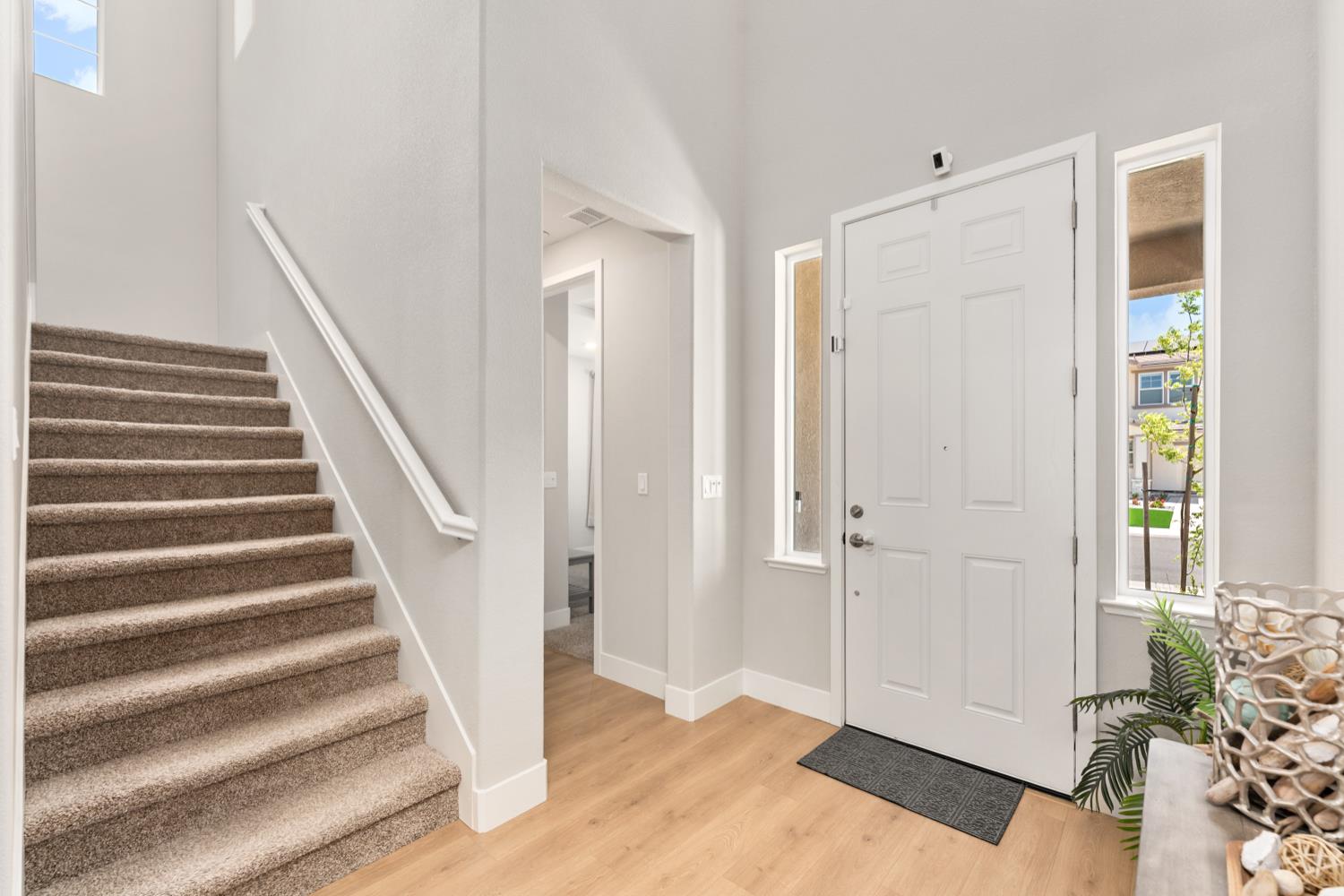Detail Gallery Image 14 of 83 For 2073 Challenger Way, Roseville,  CA 95747 - 4 Beds | 3/1 Baths
