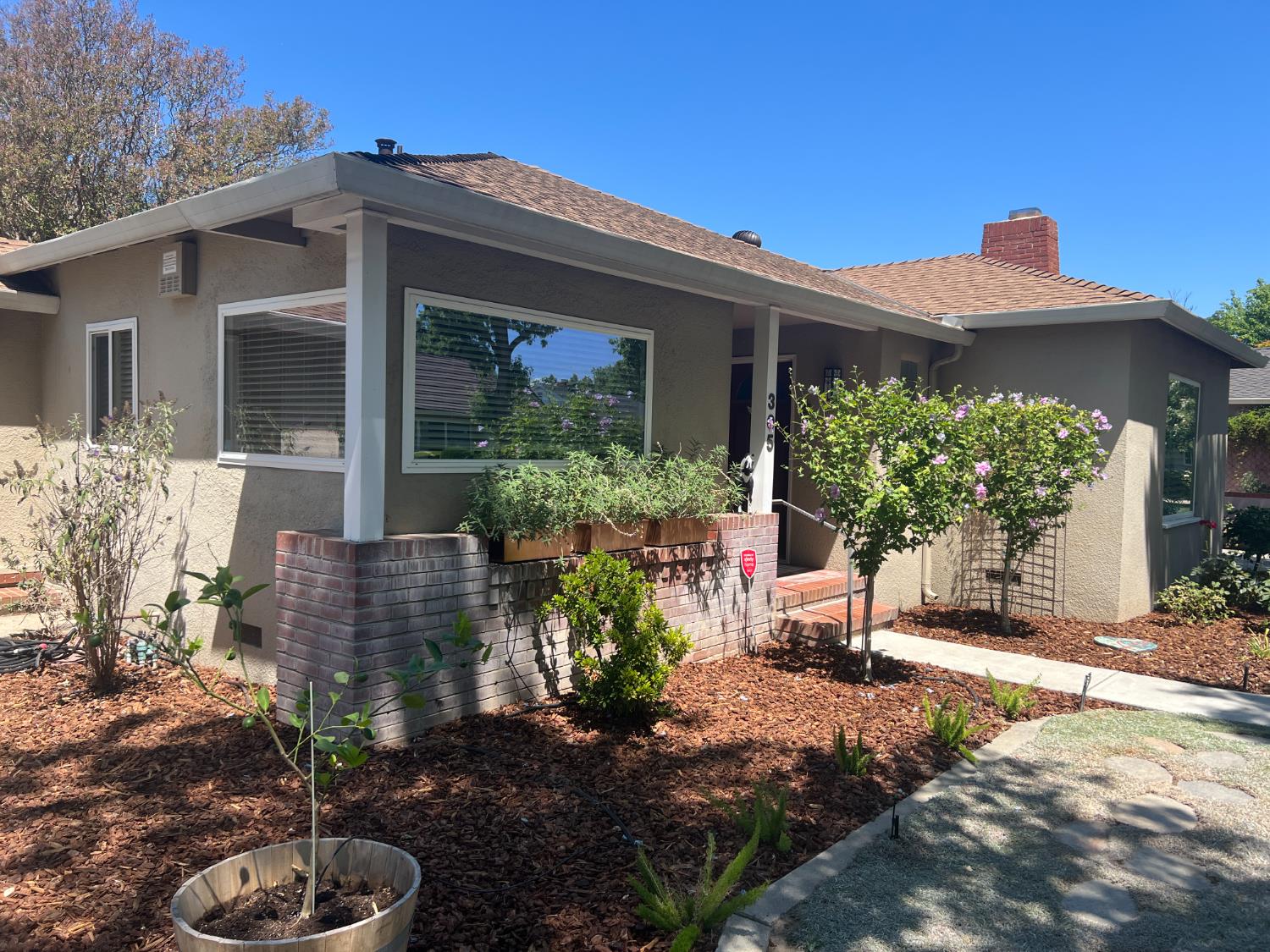 Detail Gallery Image 2 of 26 For 305 Bonita Ave, Modesto,  CA 95354 - 3 Beds | 2 Baths