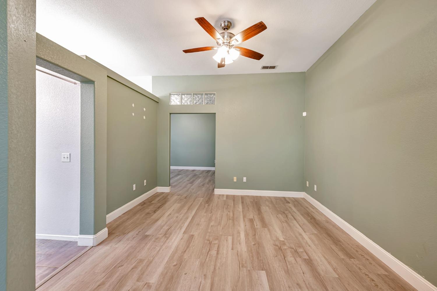 Detail Gallery Image 19 of 46 For 9065 Robbins Rd, Sacramento,  CA 95829 - 4 Beds | 2/1 Baths