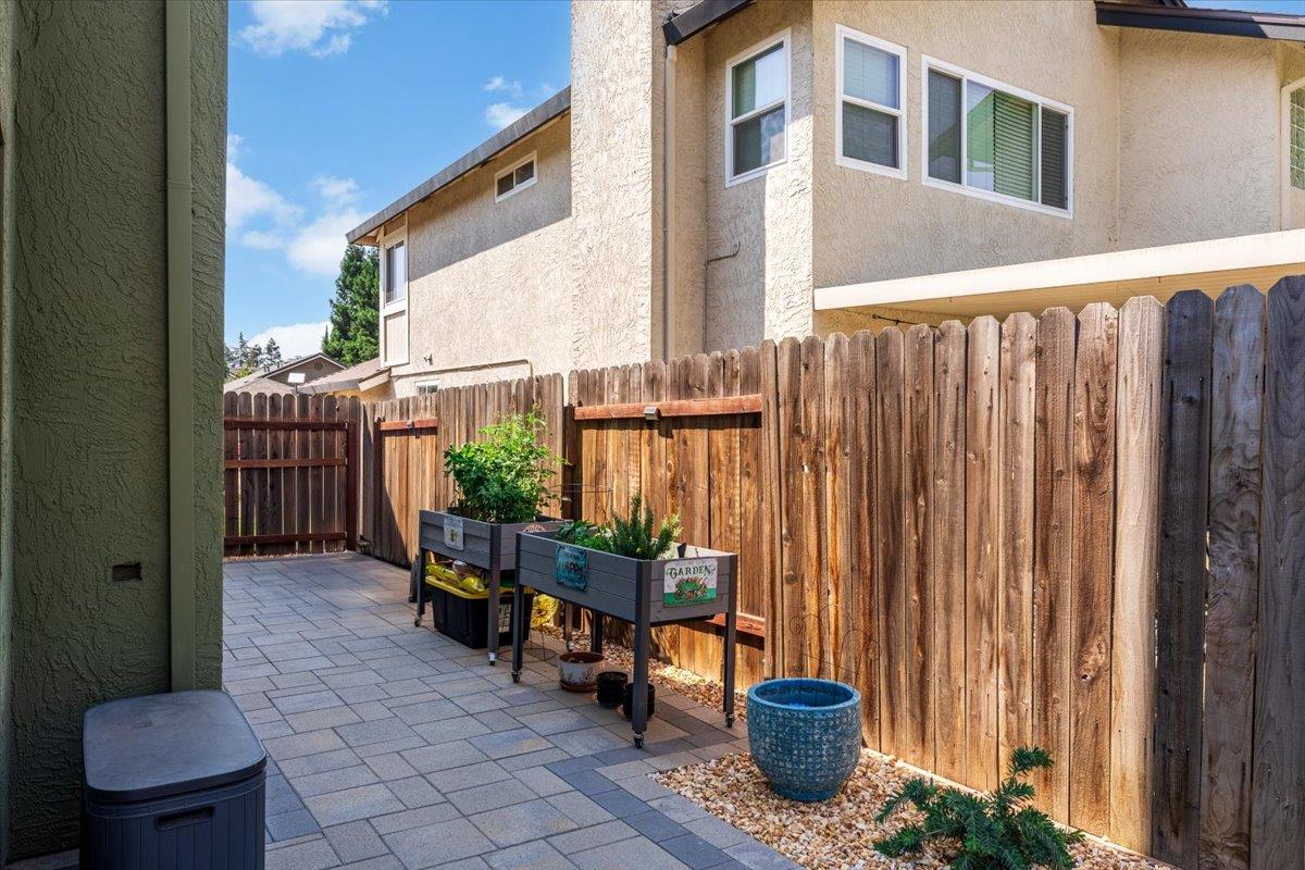 Detail Gallery Image 35 of 41 For 9128 Miners Creek Ct, Elk Grove,  CA 95758 - 4 Beds | 2/1 Baths