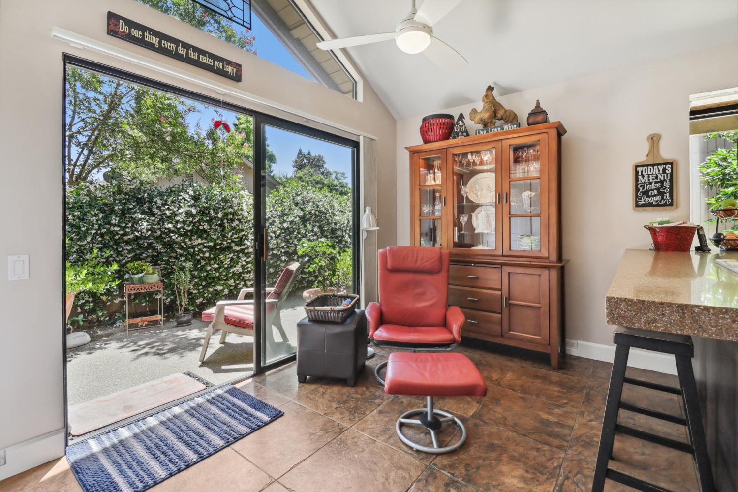 Detail Gallery Image 13 of 99 For 1911 Discovery Village Ln, Gold River,  CA 95670 - 2 Beds | 2 Baths