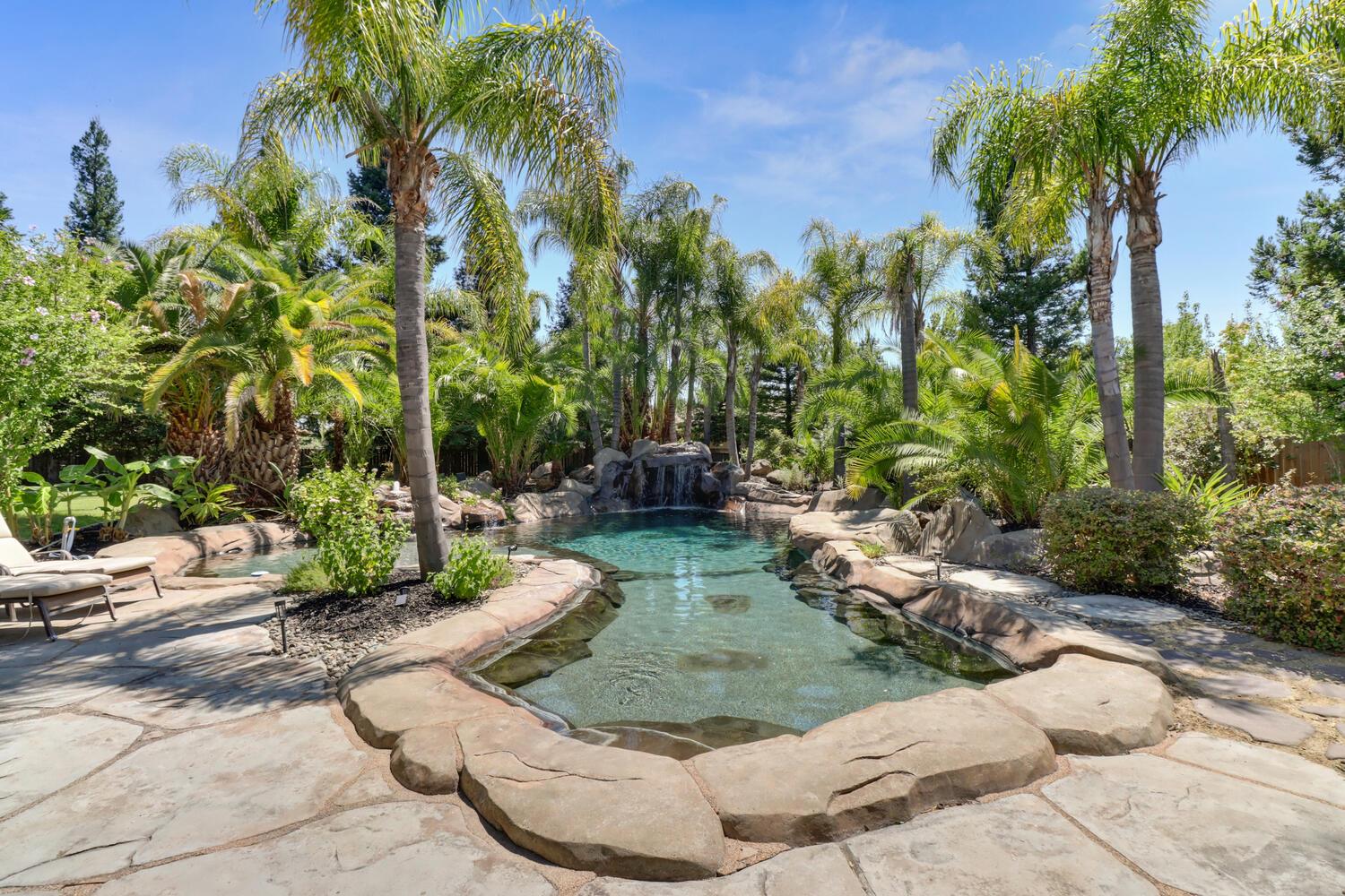 Detail Gallery Image 59 of 92 For 9896 Silvergate Ln, Elk Grove,  CA 95624 - 5 Beds | 3 Baths