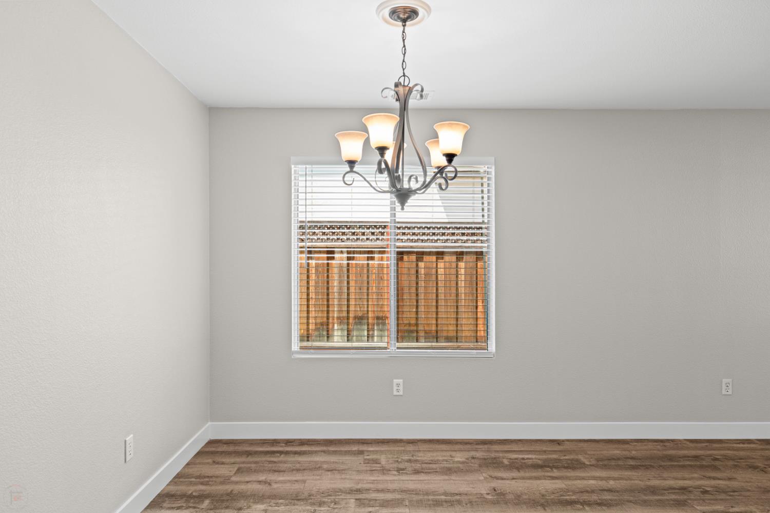 Detail Gallery Image 7 of 31 For 1566 Parkside Ct, Tracy,  CA 95376 - 3 Beds | 2 Baths