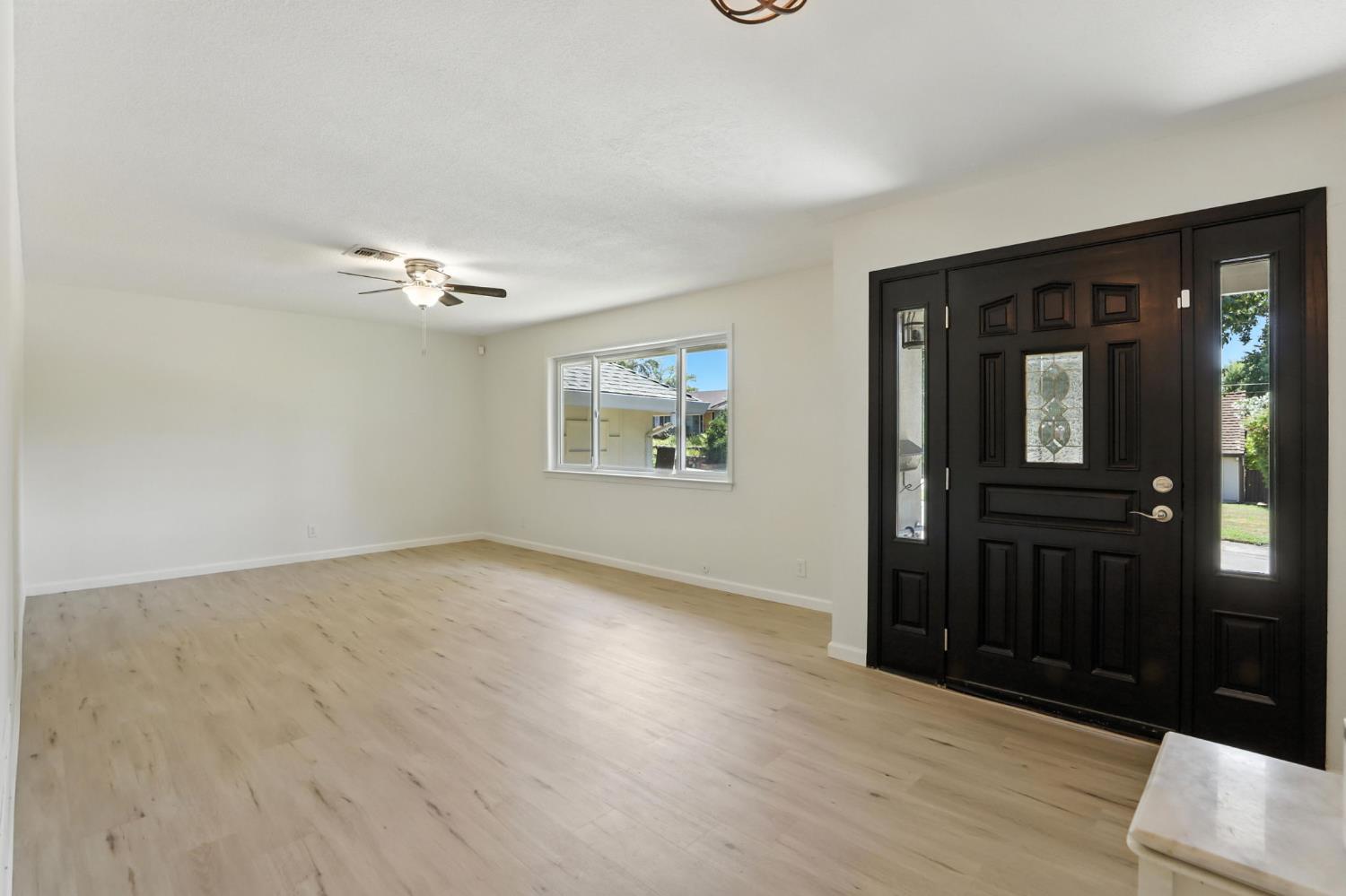 Detail Gallery Image 4 of 37 For 7969 Glenbar Way, Fair Oaks,  CA 95628 - 4 Beds | 2/1 Baths