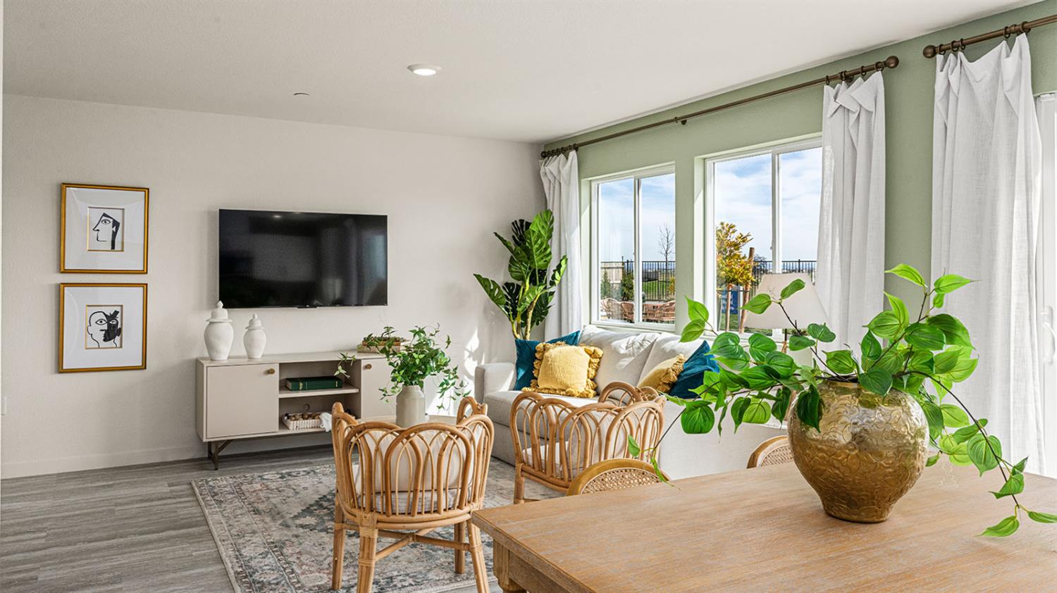Detail Gallery Image 6 of 10 For 3000 Foxtail Way, Roseville,  CA 95747 - 3 Beds | 2/1 Baths
