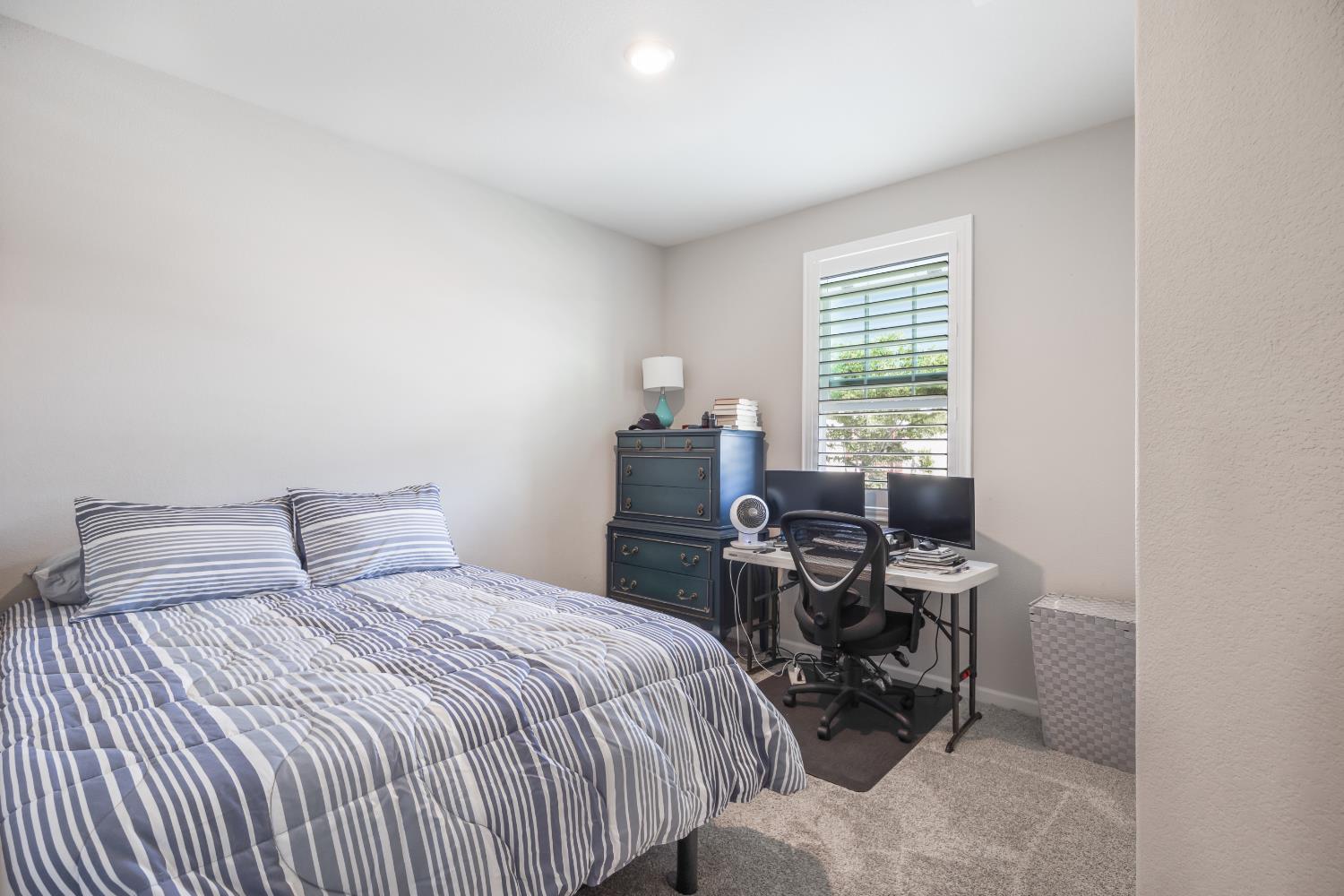 Detail Gallery Image 6 of 11 For 1402 Peterson Pl, Woodland,  CA 95776 - 3 Beds | 2 Baths