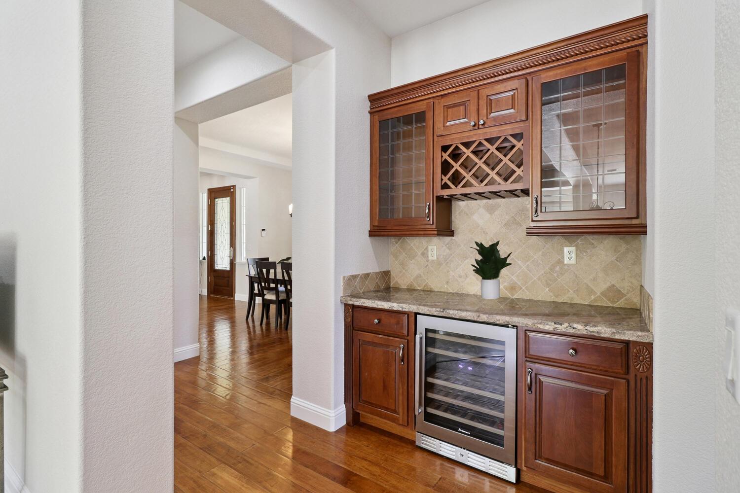 Detail Gallery Image 25 of 92 For 9896 Silvergate Ln, Elk Grove,  CA 95624 - 5 Beds | 3 Baths
