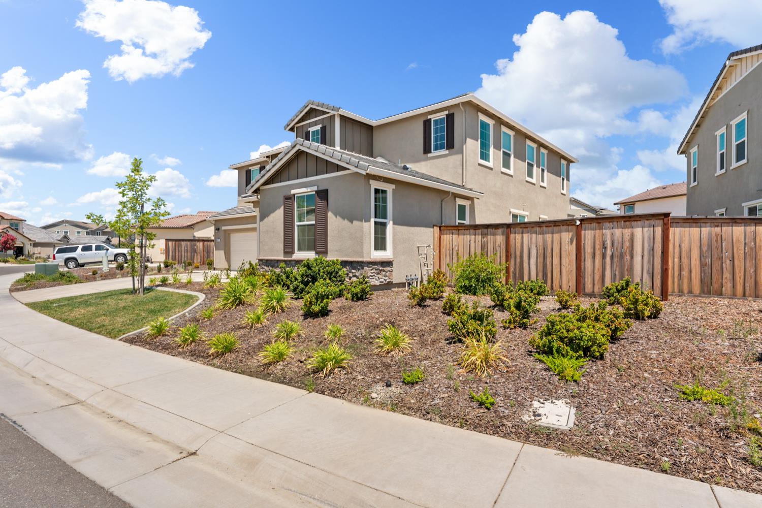 Detail Gallery Image 8 of 83 For 2073 Challenger Way, Roseville,  CA 95747 - 4 Beds | 3/1 Baths