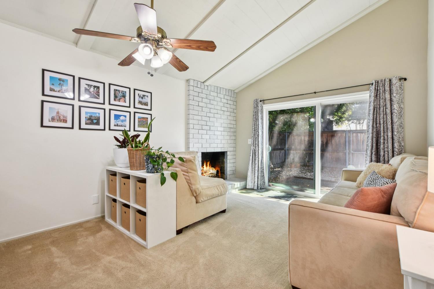 Detail Gallery Image 4 of 22 For 8363 La Riviera Dr, Sacramento,  CA 95826 - 2 Beds | 1/1 Baths