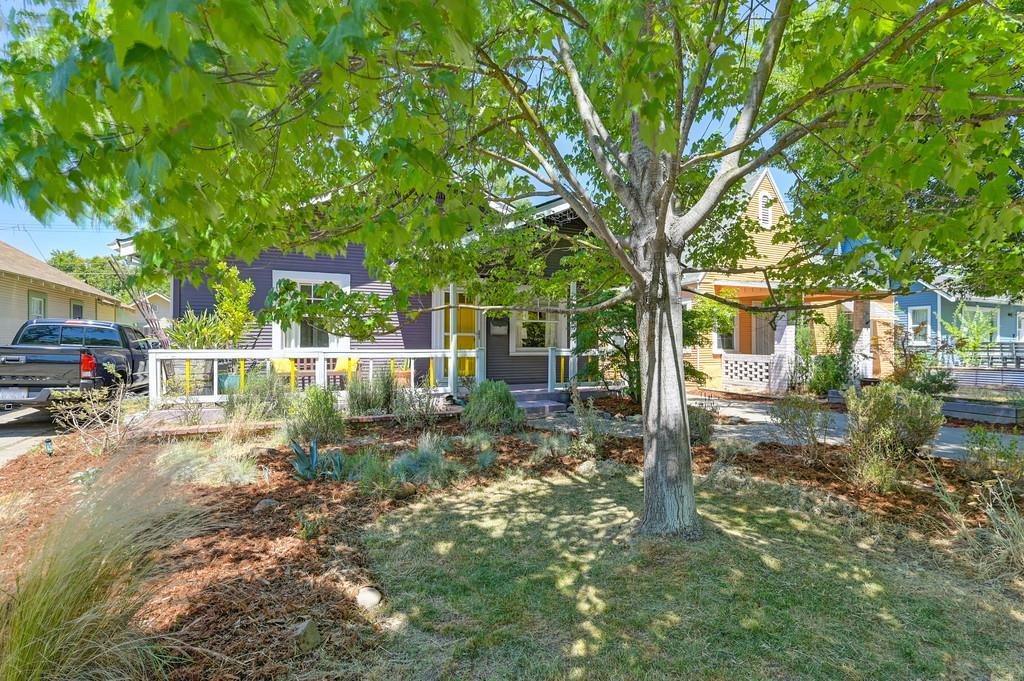 Detail Gallery Image 3 of 53 For 2232 Gerber Ave, Sacramento,  CA 95817 - 3 Beds | 2 Baths
