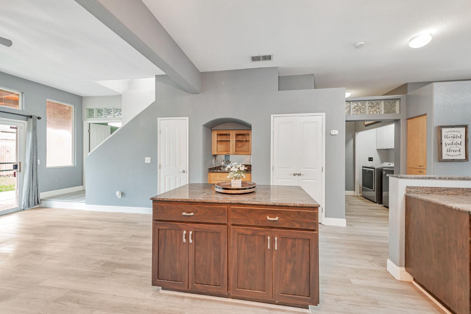Detail Gallery Image 11 of 46 For 9065 Robbins Rd, Sacramento,  CA 95829 - 4 Beds | 2/1 Baths