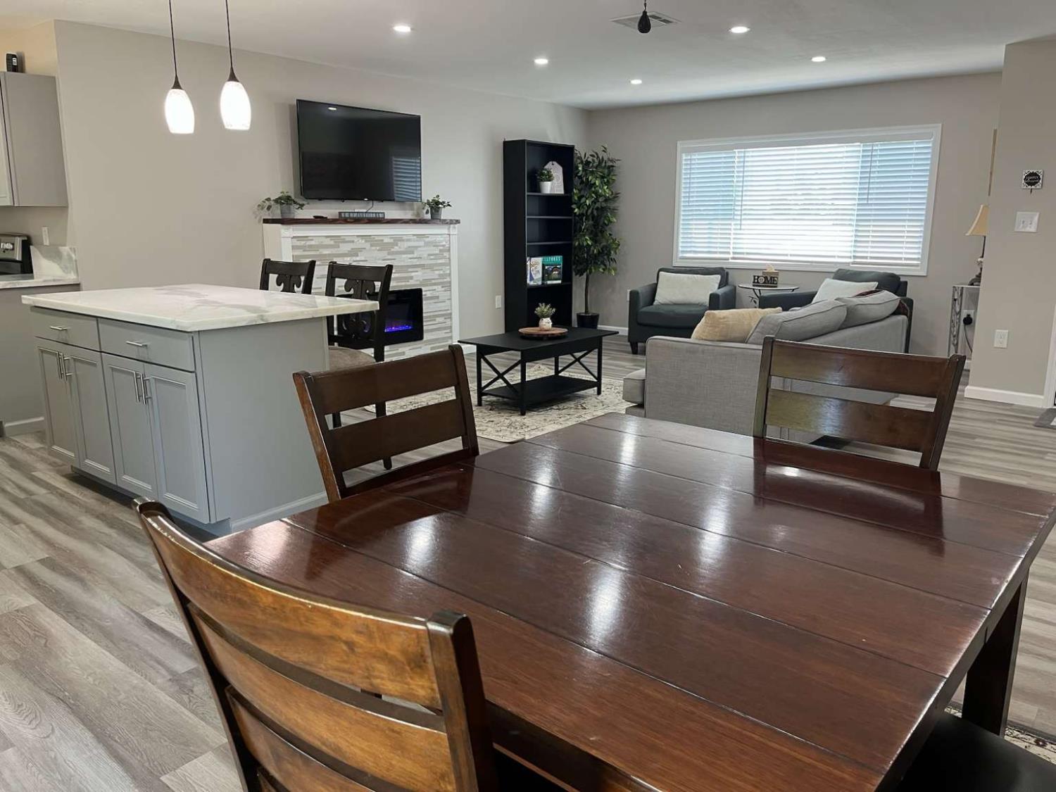 Detail Gallery Image 6 of 25 For 705 Maple Dr, Roseville,  CA 95678 - 2 Beds | 1 Baths