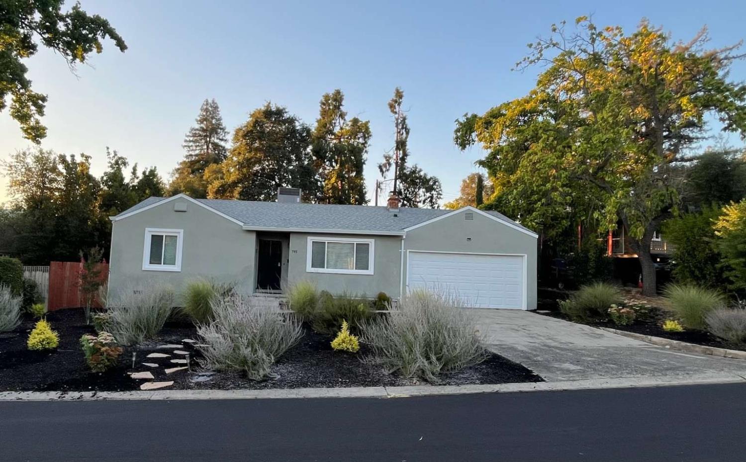 Detail Gallery Image 1 of 25 For 705 Maple Dr, Roseville,  CA 95678 - 2 Beds | 1 Baths