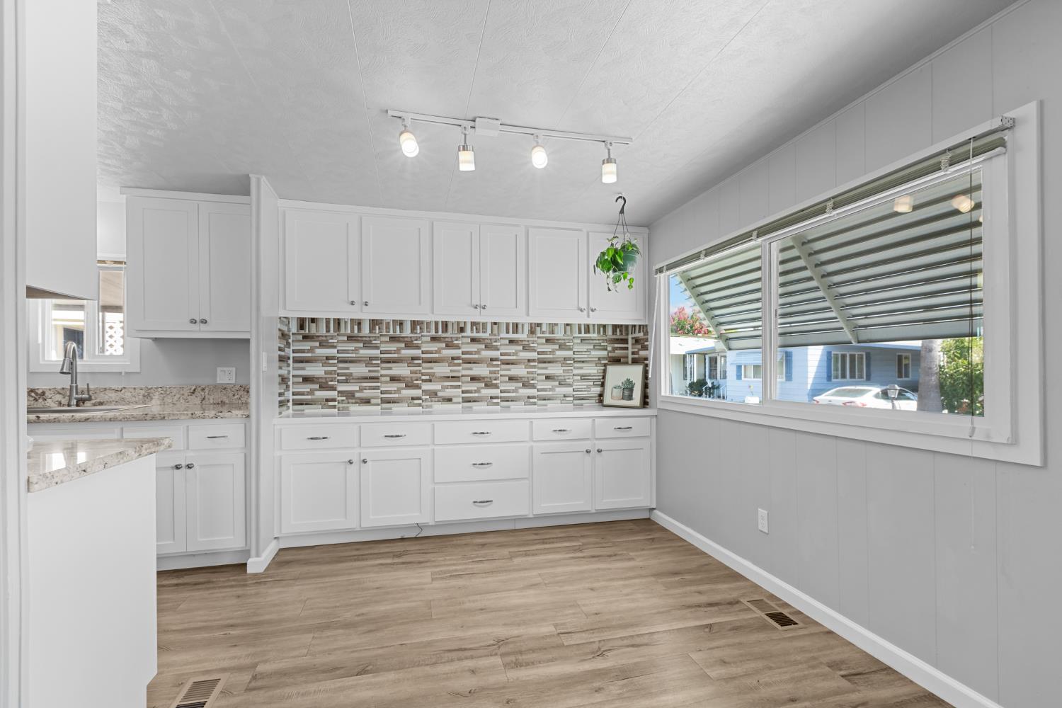 Detail Gallery Image 8 of 30 For 8181 Folsom Blvd 88, Sacramento,  CA 95826 - 2 Beds | 1 Baths