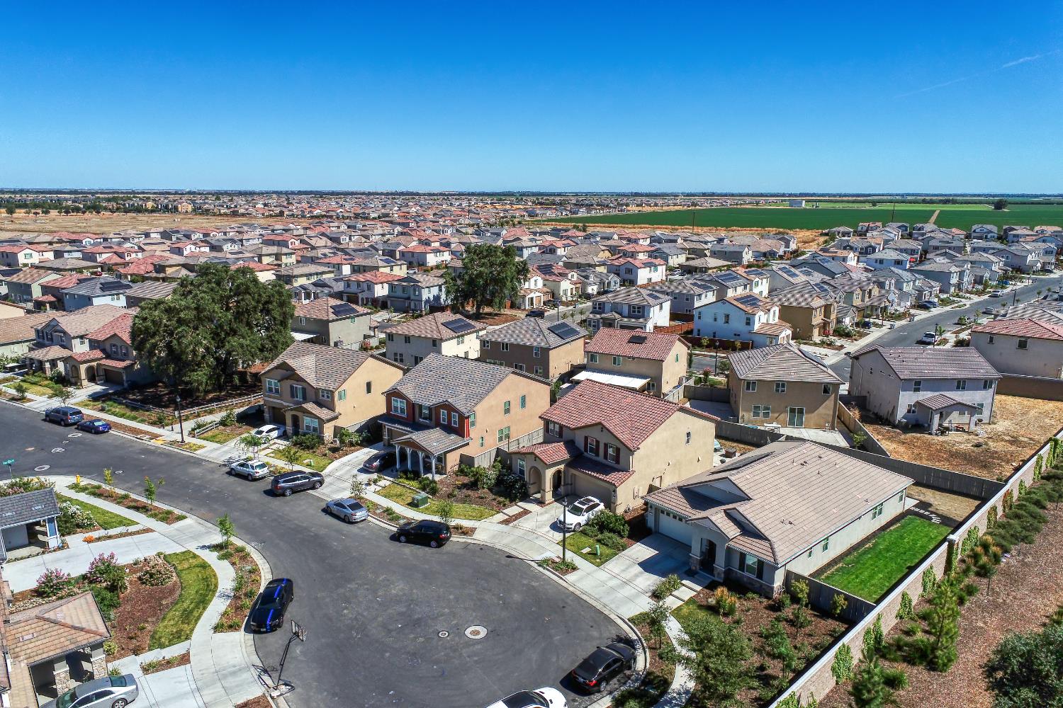 Detail Gallery Image 7 of 11 For 1402 Peterson Pl, Woodland,  CA 95776 - 3 Beds | 2 Baths