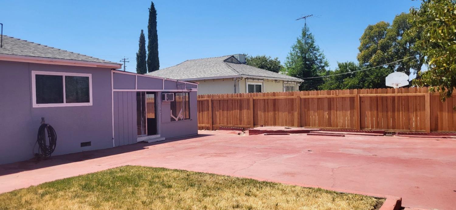 Detail Gallery Image 8 of 8 For 6801 38th Ave, Sacramento,  CA 95824 - 3 Beds | 1 Baths