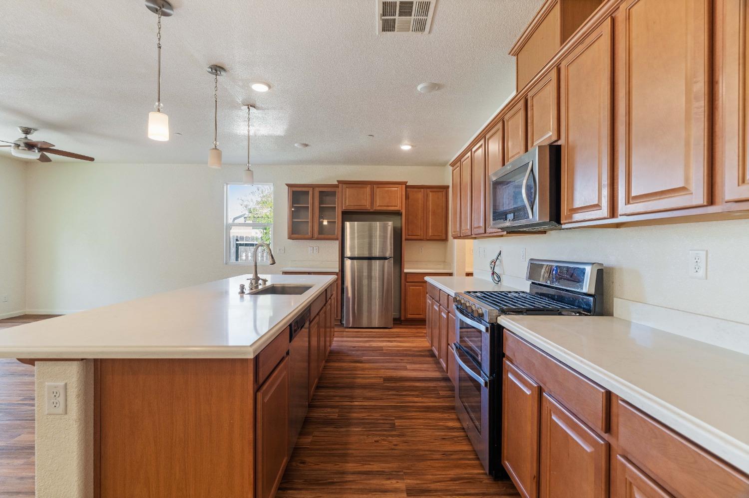 Detail Gallery Image 5 of 26 For 3760 Orbison Ln, Stockton,  CA 95212 - 4 Beds | 3 Baths