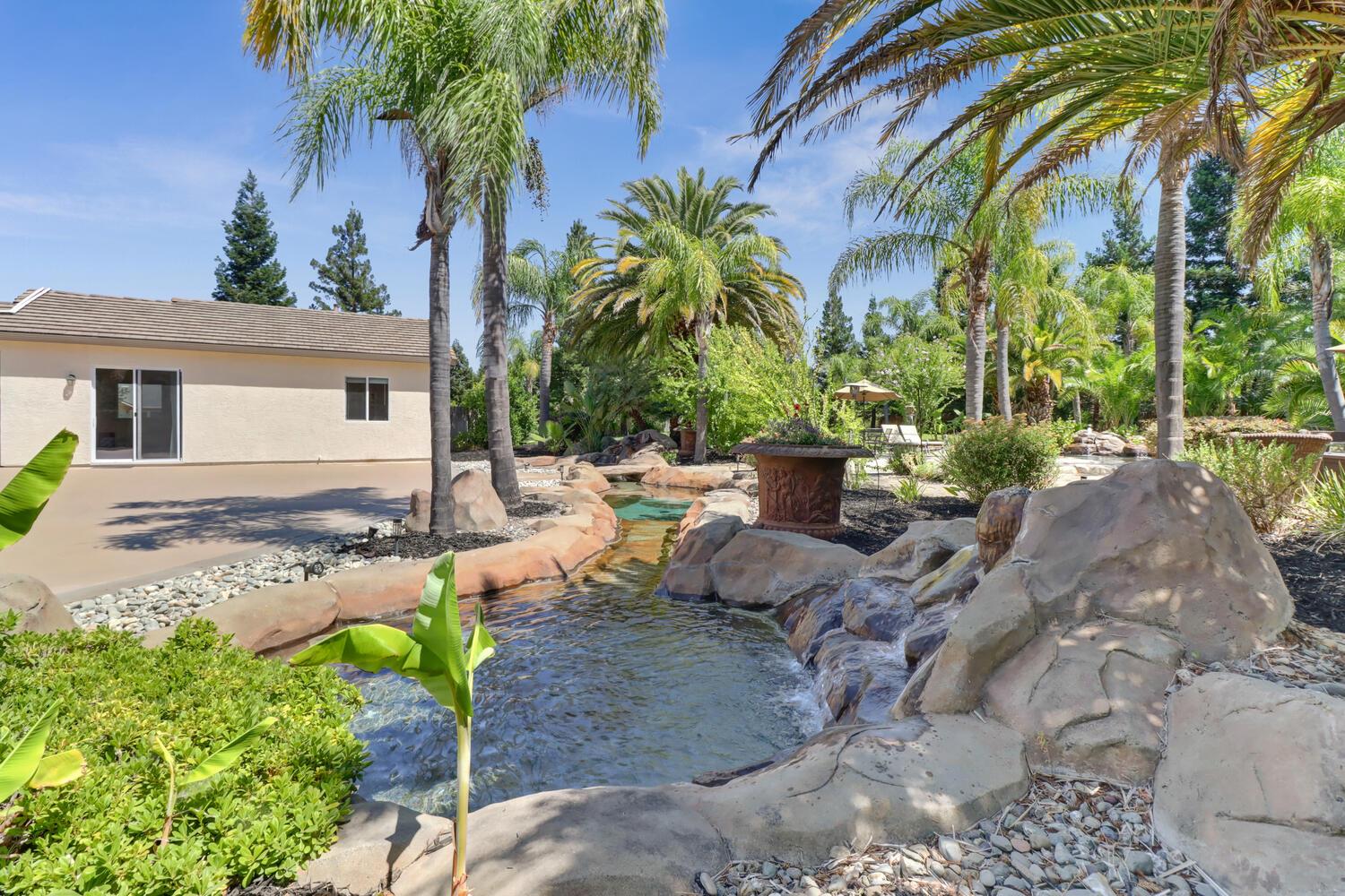 Detail Gallery Image 70 of 92 For 9896 Silvergate Ln, Elk Grove,  CA 95624 - 5 Beds | 3 Baths
