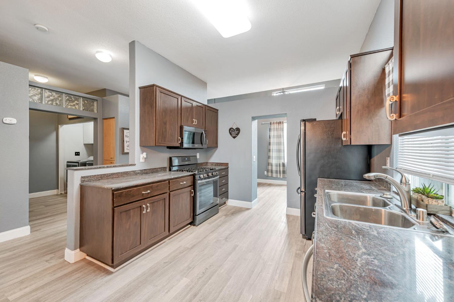 Detail Gallery Image 10 of 46 For 9065 Robbins Rd, Sacramento,  CA 95829 - 4 Beds | 2/1 Baths