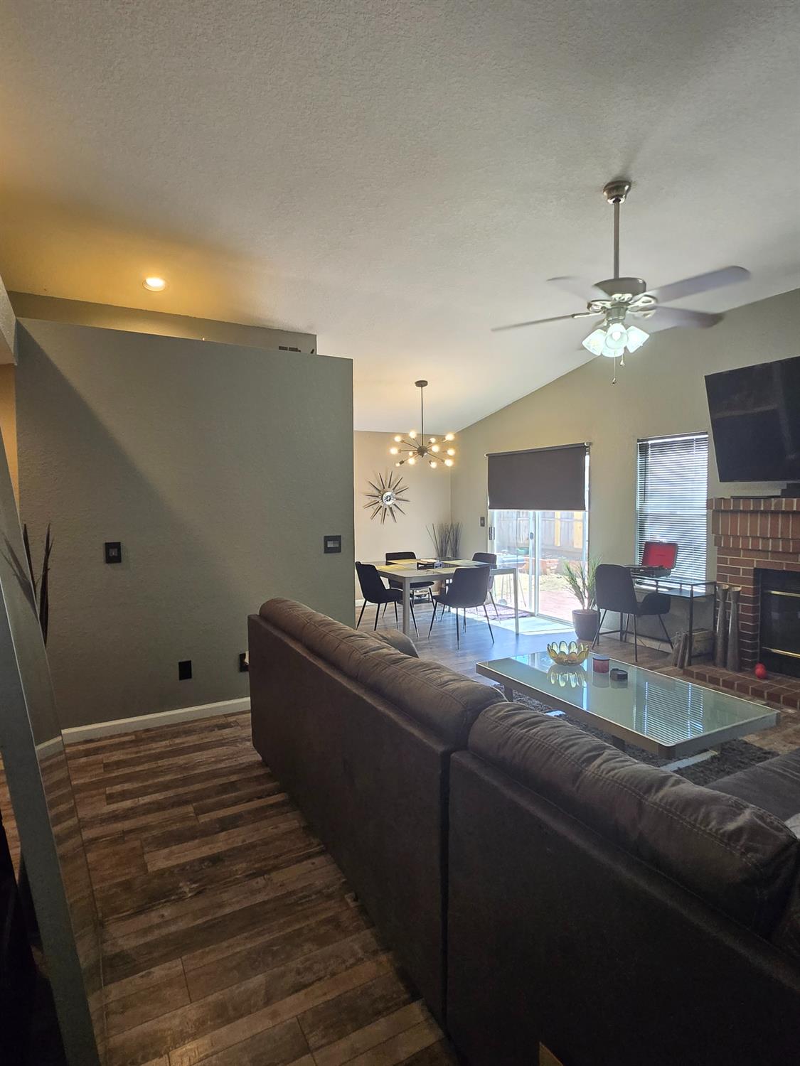 Detail Gallery Image 4 of 25 For 9388 Allendale Way, Sacramento,  CA 95829 - 3 Beds | 2 Baths