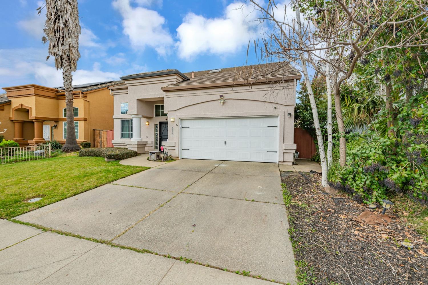 Detail Gallery Image 2 of 46 For 9065 Robbins Rd, Sacramento,  CA 95829 - 4 Beds | 2/1 Baths