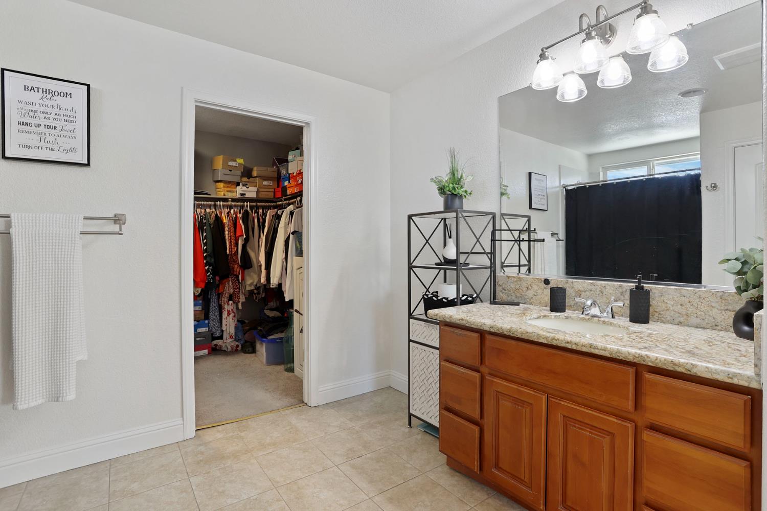 Detail Gallery Image 28 of 41 For 8841 Billfish Way, Sacramento,  CA 95828 - 5 Beds | 2/1 Baths