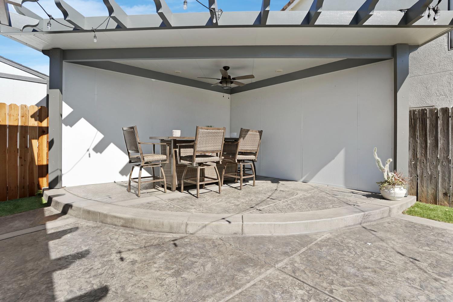 Detail Gallery Image 37 of 41 For 8841 Billfish Way, Sacramento,  CA 95828 - 5 Beds | 2/1 Baths