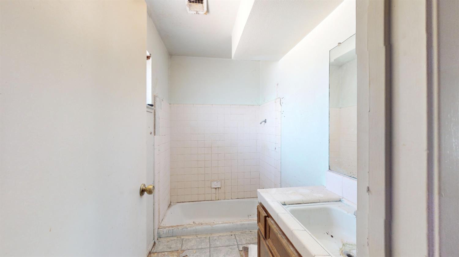Detail Gallery Image 10 of 22 For 2716 Palomino Ln, Modesto,  CA 95355 - 3 Beds | 2/1 Baths