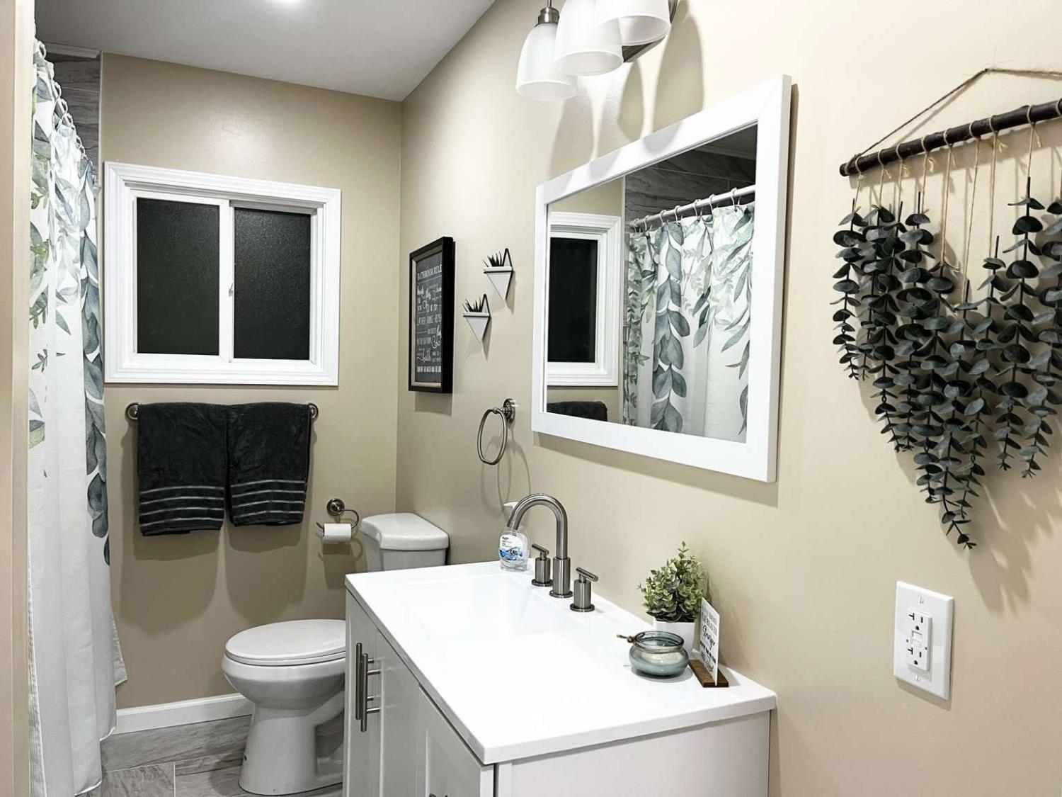 Detail Gallery Image 17 of 25 For 705 Maple Dr, Roseville,  CA 95678 - 2 Beds | 1 Baths