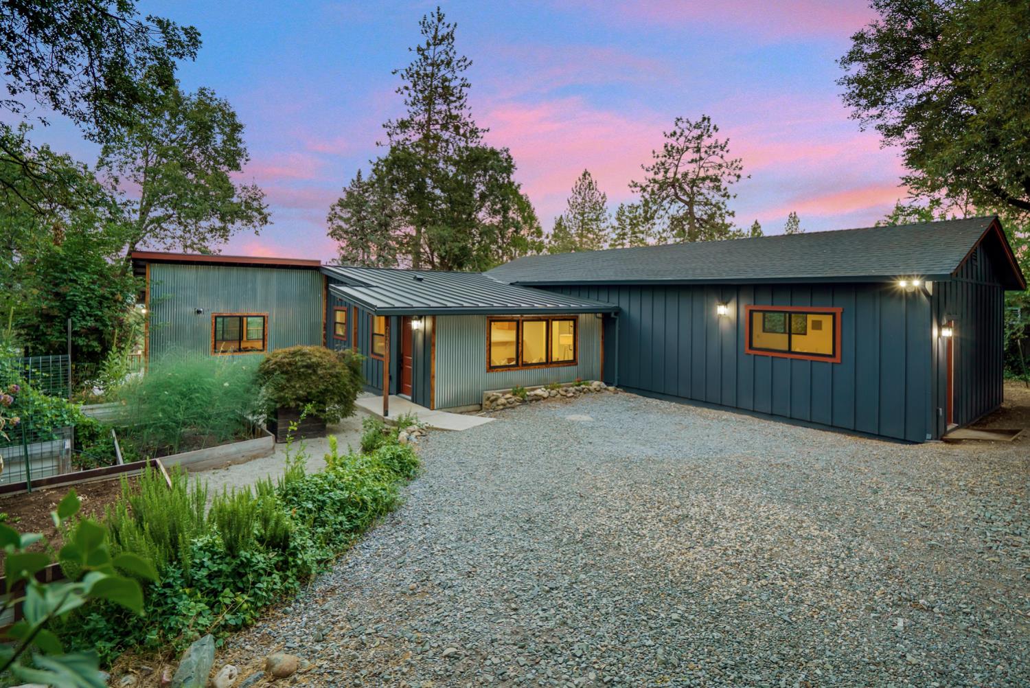 Detail Gallery Image 2 of 43 For 24200 Grand View Ave, Colfax,  CA 95713 - 3 Beds | 2 Baths