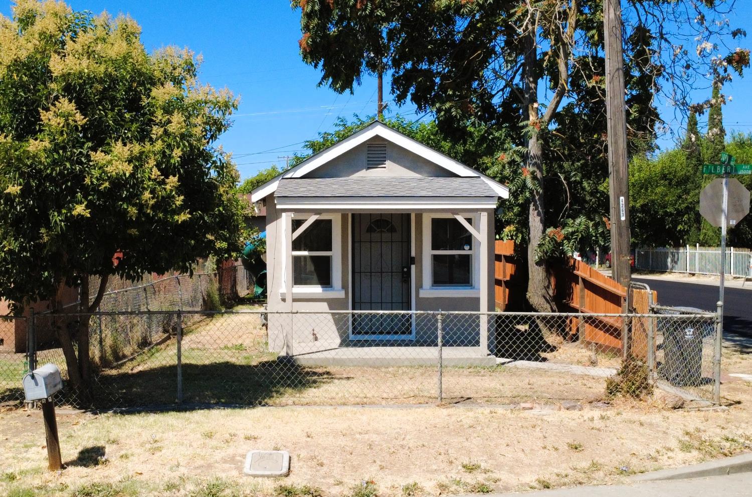 Detail Gallery Image 1 of 19 For 1561 N Filbert St, Stockton,  CA 95205 - 1 Beds | 1 Baths
