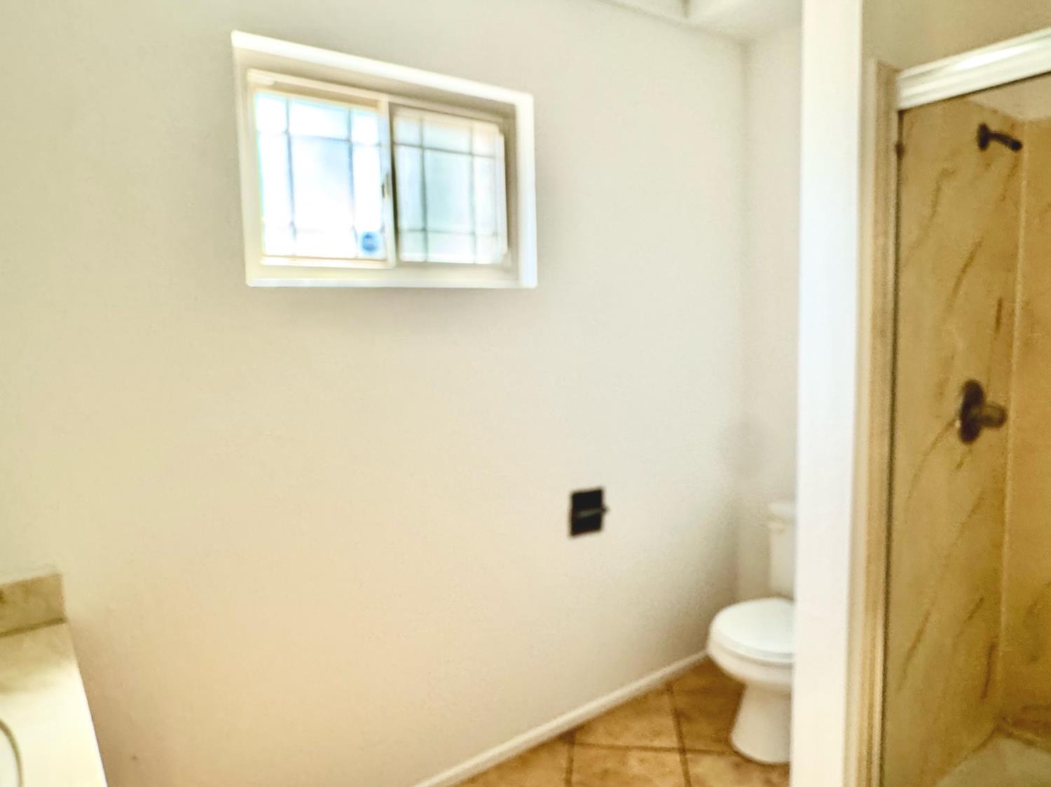 Detail Gallery Image 13 of 19 For 2818 Plover St, Sacramento,  CA 95815 - 4 Beds | 2 Baths