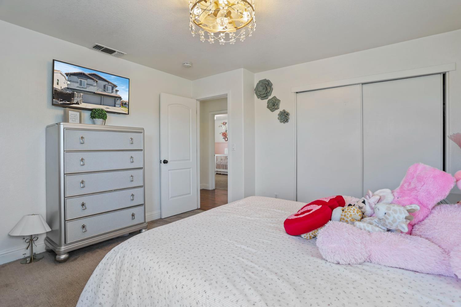 Detail Gallery Image 19 of 41 For 8841 Billfish Way, Sacramento,  CA 95828 - 5 Beds | 2/1 Baths