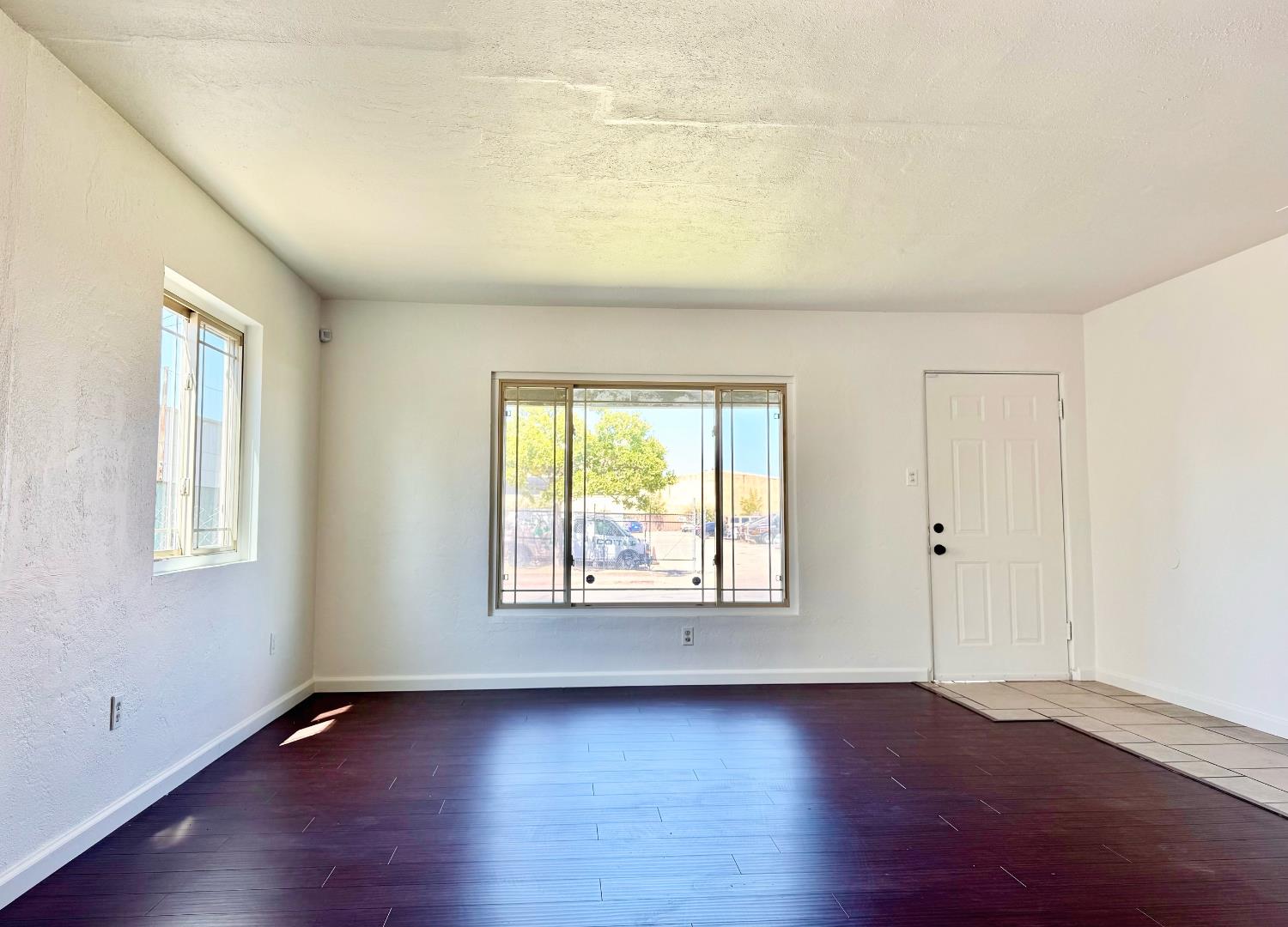 Detail Gallery Image 5 of 19 For 2818 Plover St, Sacramento,  CA 95815 - 4 Beds | 2 Baths