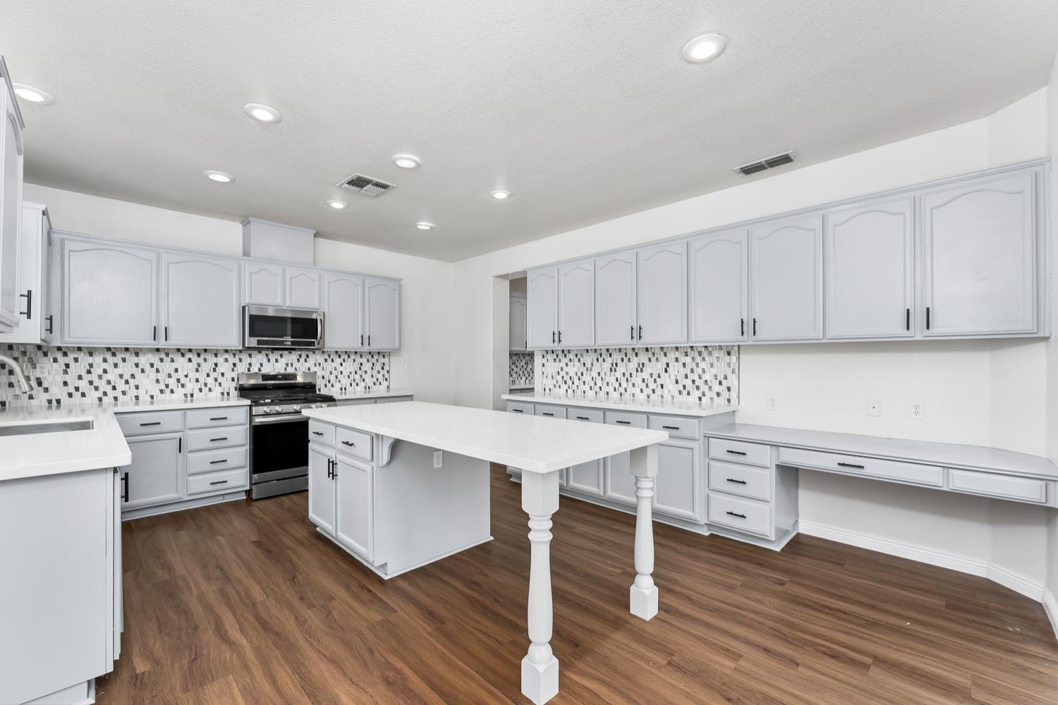 Detail Gallery Image 25 of 68 For 6279 Pine Meadow Cir, Stockton,  CA 95219 - 5 Beds | 3 Baths