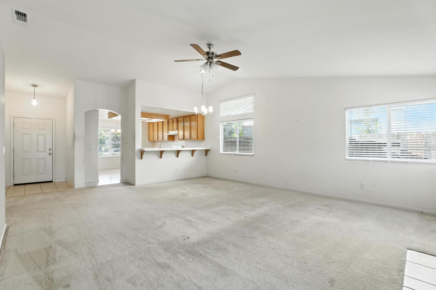 Detail Gallery Image 8 of 31 For 7105 Prazzo Way, Elk Grove,  CA 95757 - 3 Beds | 2 Baths
