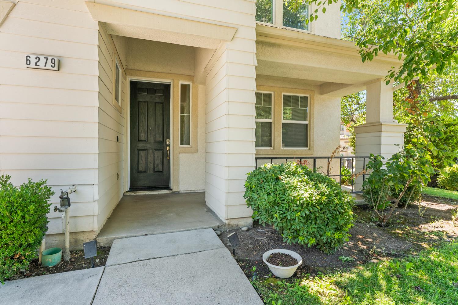 Detail Gallery Image 7 of 68 For 6279 Pine Meadow Cir, Stockton,  CA 95219 - 5 Beds | 3 Baths